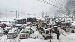 हिमाचल में भारी बर्फबारी की चेतावनी आज:Tourists को ऊंचे क्षेत्रों में नहीं जाने की Advisory