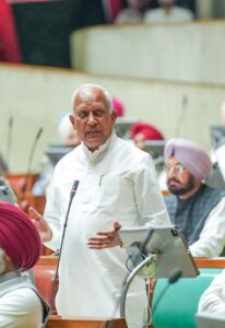 ਖਣਨ ਮੰਤਰੀ ਬਰਿੰਦਰ ਕੁਮਾਰ ਗੋਇਲ ਨੇ ਵਿਰੋਧੀ ਧਿਰ ਦੇ ਆਗੂ ਨੂੰ ਕਰੜੇ ਹੱਥੀਂ ਲਿਆ