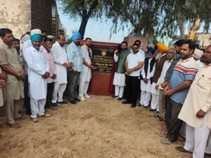 ਵਿਧਾਇਕ ਫਾਜ਼ਿਲਕਾ ਨੇ ਪਿੰਡ ਉਝਾਂ ਵਾਲੀ ਅਤੇ ਨਵਾਂ ਉਝਾਂ ਵਾਲੀ ਵਿਖੇ ਕਰੀਬ 37.43 ਲੱਖ ਨਾਲ ਸੀ.ਸੀ. ਫਲੋਰਿੰਗ ਸੜਕ ਦਾ ਨੀਂਹ ਪੱਥਰ ਰੱਖ ਕੇ ਕੰਮ ਦੀ ਕਰਵਾਈ ਸ਼ੁਰੂਆਤ