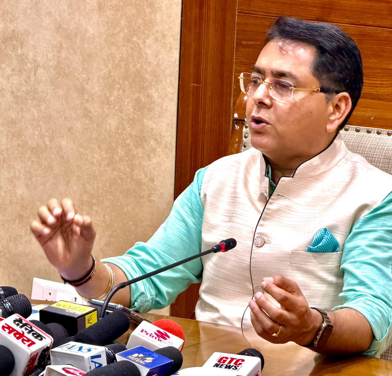 10 ਦਿਨਾਂ ਵਿੱਚ 16,000 ਜਨ ਸਭਾਵਾਂ, ‘ਆਪ’ ਭਗਵੰਤ ਮਾਨ ਸਰਕਾਰ ਦਾ 4 ਸਾਲਾਂ ਦਾ ਰਿਪੋਰਟ ਕਾਰਡ ਪੰਜਾਬ ਦੇ ਹਰ ਪਿੰਡ, ਗਲੀ ਅਤੇ ਘਰ-ਘਰ ਲੈ ਕੇ ਜਾਵੇਗੀ: ਅਮਨ ਅਰੋੜਾ