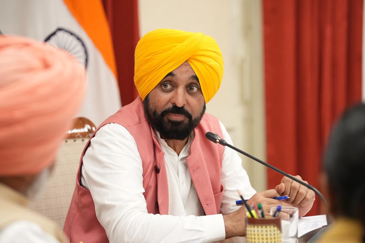 ਮੁੱਖ ਮੰਤਰੀ ਭਗਵੰਤ ਸਿੰਘ ਮਾਨ ਦੀ ਅਗਵਾਈ ਹੇਠ ਵਜ਼ਾਰਤ ਵੱਲੋਂ ‘ਮੁੱਖ ਮੰਤਰੀ ਮਾਵਾਂ ਧੀਆਂ ਸਤਿਕਾਰ ਯੋਜਨਾ’ ਸ਼ੁਰੂ ਕਰਨ ਲਈ ਹਰੀ ਝੰਡੀ; 97 ਫੀਸਦ ਤੋਂ ਵੱਧ ਔਰਤਾਂ ਨੂੰ ਹਰੇਕ ਮਹੀਨੇ 1000–1500 ਰੁਪਏ ਸਨਮਾਨ ਰਾਸ਼ੀ ਮਿਲੇਗੀ