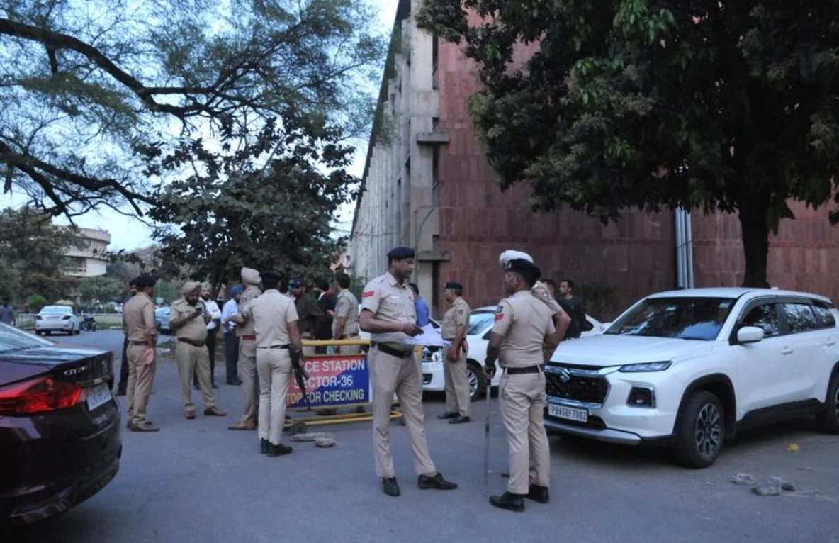 ਪੰਜਾਬ ਯੂਨੀਵਰਸਿਟੀ ਵਿੱਚ ਹੋਈ ਗੋਲੀਬਾਰੀ ਦੀ ਘਟਨਾ ਵਿੱਚ ਸ਼ਾਮਲ ਮੁੱਖ ਸ਼ੂਟਰ ਫਤਿਹਗੜ੍ਹ ਸਾਹਿਬ ਵਿੱਚ ਸੰਖੇਪ ਗੋਲੀਬਾਰੀ ਉਪਰੰਤ ਕਾਬੂ; ਪਿਸਤੌਲ ਬਰਾਮਦ