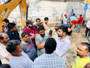 ਵਿਧਾਇਕ ਸ਼ੈਰੀ ਕਲਸੀ ਦੀ ਅਗਵਾਈ ਹੇਠ ਜੋਗੀਆਂ ਮੁਹੱਲਾ ਵਿਖੇ ਸੜਕਾਂ ਦੇ ਨਿਰਮਾਣ ਦੇ ਕੰਮ ਜੰਗੀ ਪੱਧਰ ‘ਤੇ ਜਾਰੀ