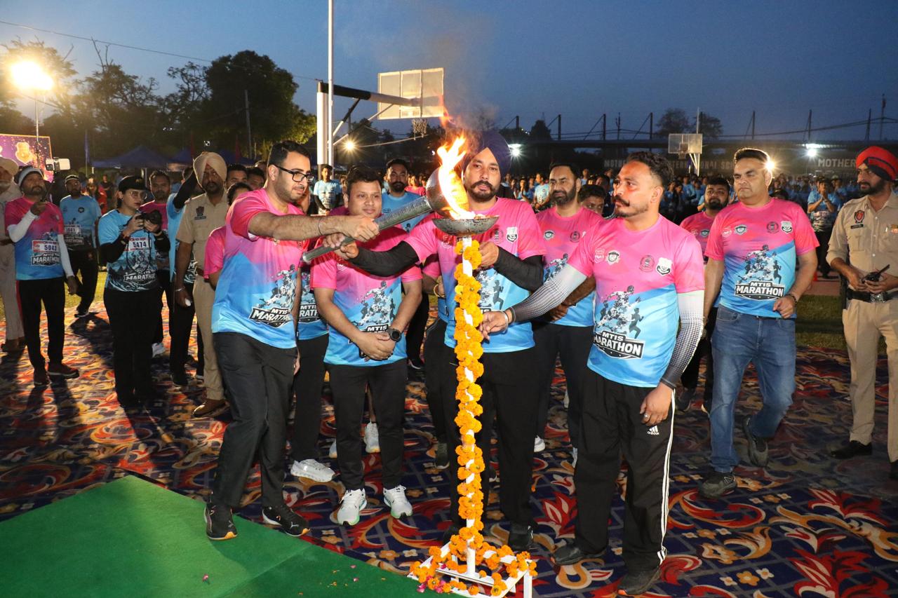 ਸਿਹਤਮੰਦ ਬਰਨਾਲਾ: ਬੱਚਿਆਂ ਤੋਂ ਬਜ਼ੁਰਗਾਂ ਤੱਕ ਸੈਂਕੜੇ ਬਰਨਾਲਾ ਵਾਸੀਆਂ ਨੇ ਮੈਰਾਥਨ ਵਿਚ ਲਿਆ ਹਿੱਸਾ