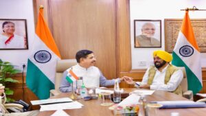 CM ਮਾਨ ਨੇ ਪੰਜਾਬ ਦੇ ਮੁੱਦਿਆਂ ‘ਤੇ ਕੇਂਦਰੀ ਖੇਤੀਬਾੜੀ ਮੰਤਰੀ ਨਾਲ ਕੀਤੀ ਮੁਲਾਕਾਤ, ਖਰੀਦ, ਮੁਆਵਜ਼ਾ ਅਤੇ ਬਕਾਏ ‘ਤੇ ਚਰਚਾ