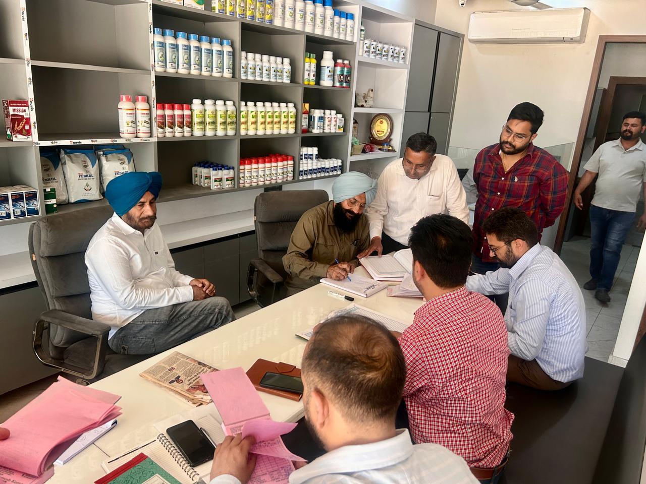 ਯੂਰੀਆ ਅਤੇ ਡੀ.ਏ..ਪੀ. ਖਾਦਾਂ ਦੀ ਕਾਲਾ ਬਾਜਾਰੀ ਨੂੰ ਰੋਕਣ ਲਈ ਅਚਨਚੇਤ ਚੈਕਿੰਗ