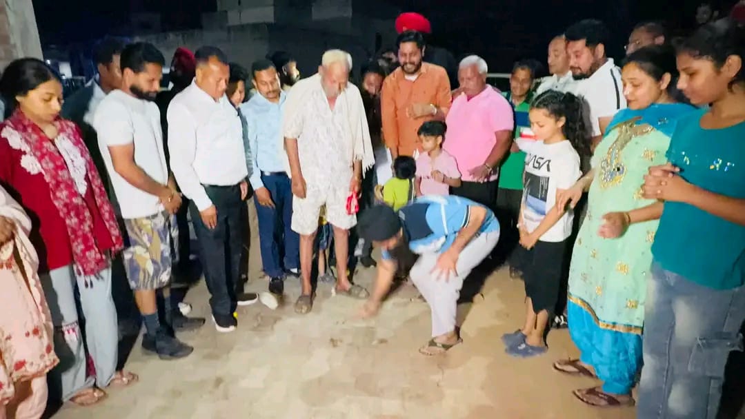 ਵਿਧਾਇਕ ਸ਼ੈਰੀ ਕਲਸੀ ਵਲੋਂ ਵਾਰਡ ਨੰਬਰ 30 ਵਿੱਚ ਮਲਾਵੇ ਦੀ ਕੋਠੀ ਵਿਖੇ ਗਲੀਆਂ ਬਣਾਉਣ ਦੀ ਕਰਵਾਈ ਸ਼ੁਰੂਆਤ