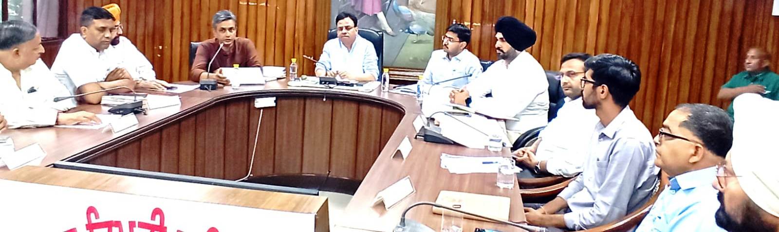 ਡਿਪਟੀ ਕਮਿਸ਼ਨਰ ਨੇ ਟਰੇਡ ਯੂਨੀਅਨ ਦੇ ਨੁਮਾਇੰਦਿਆਂ ਨਾਲ ਕੀਤੀ ਮੀਟਿੰਗ