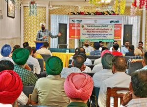 ਸਹਿਕਾਰੀ ਸਭਾਵਾਂ ਦੇ ਸਕੱਤਰਾਂ ਅਤੇ ਅਧਿਕਾਰੀਆਂ ਨੂੰ ਖਾਦਾਂ ਦੀ ਸੰਤੁਲਿਤ ਵਰਤੋਂ ਸਬੰਧੀ ਸਿਖਲਾਈ ਕੈਂਪ ਦਾ ਆਯੋਜਨ