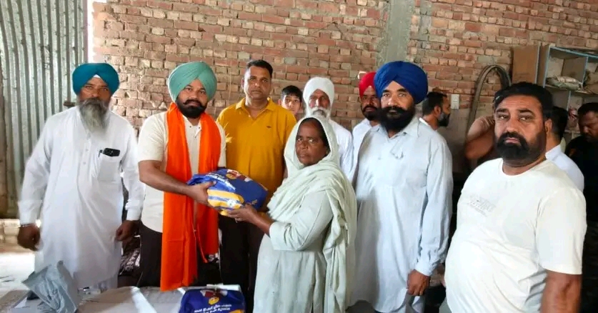 ਵਿਧਾਇਕ ਐਡਵੋਕੇਟ ਅਮਰਪਾਲ ਸਿੰਘ ਨੇ “ਮੇਰੀ ਰਸੋਈ ” ਯੋਜਨਾ ਤਹਿਤ ਪਿੰਡ ਪੇਜੋਚੱਕ ਵਿਖੇ ਲੋੜਵੰਦ ਪਰਿਵਾਰਾਂ ਨੂੰ ਰਾਸ਼ਨ ਕਿੱਟਾਂ ਵੰਡੀਆਂ