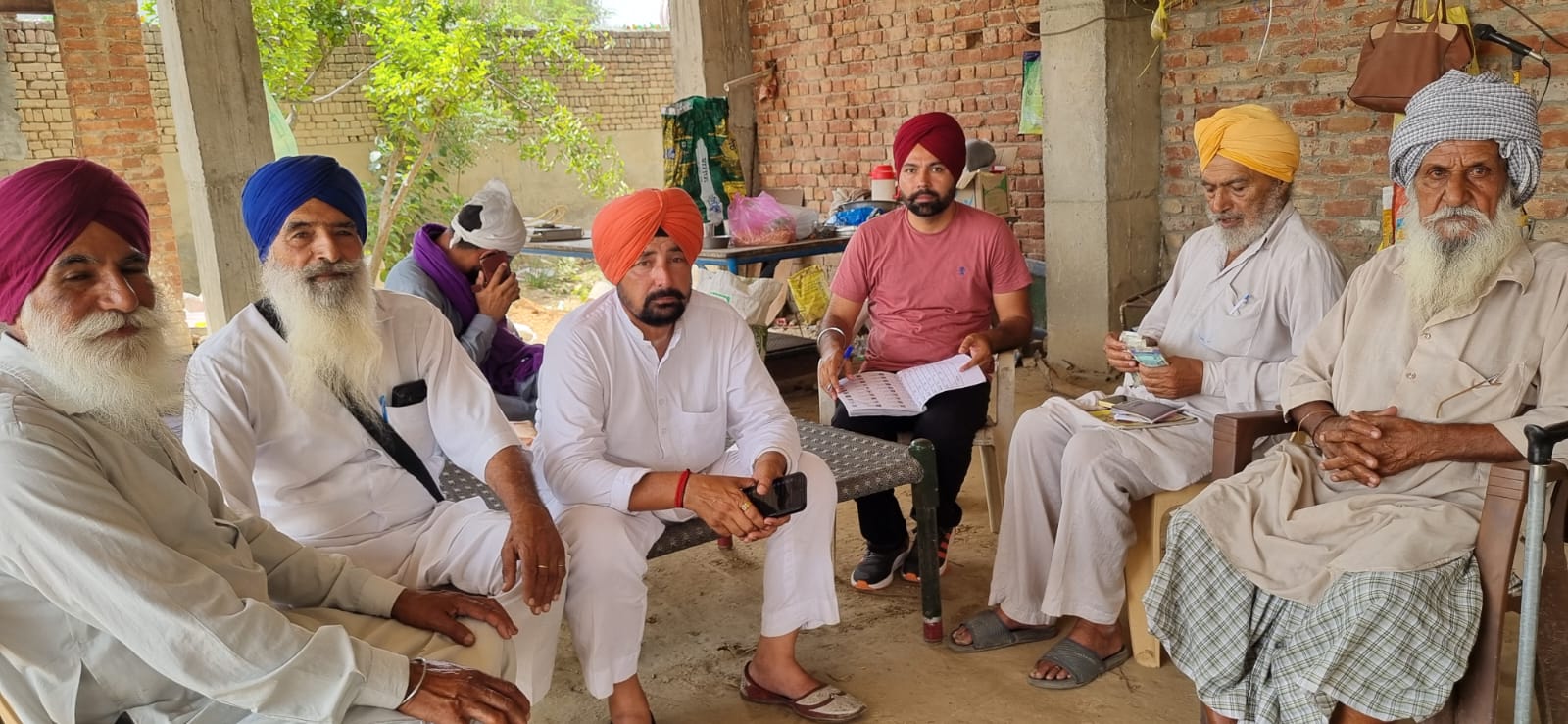 ਪੋਲਿੰਗ ਬੂਥਾਂ ’ਤੇ ਲਗਾਏ ਗਏ ਵਿਸ਼ੇਸ਼ ਕੈਂਪਾਂ ਨੂੰ ਲੋਕਾਂ ਵੱਲੋਂ ਭਰਪੂਰ ਹੁੰਗਾਰਾ