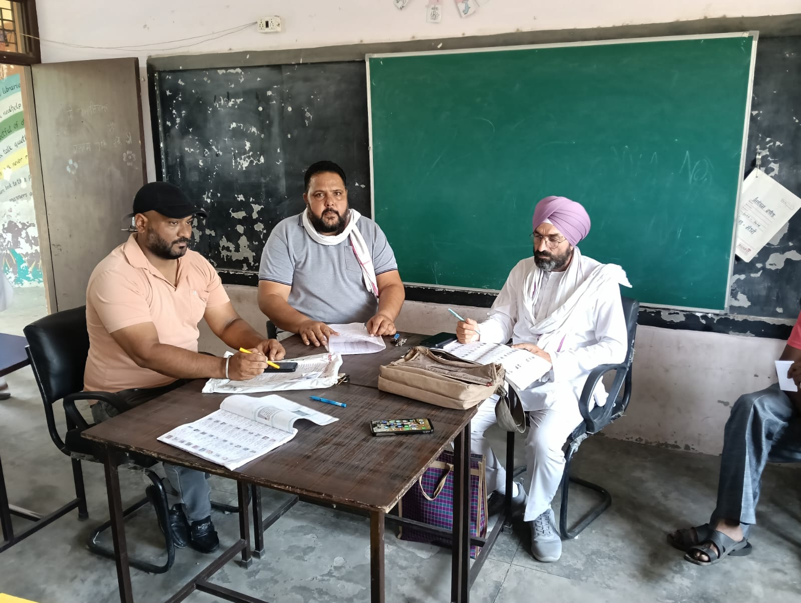 ਵੋਟਰ ਸੂਚੀਆਂ ਦੀ ਸ਼ੁੱਧਤਾ ਲਈ ਜ਼ਿਲ੍ਹਾ ਪ੍ਰਸ਼ਾਸਨ ਦਾ ਵਿਸ਼ੇਸ਼ ਅਭਿਆਨ, 400 ਪੋਲਿੰਗ ਬੂਥਾਂ ‘ਤੇ ਲਗਾਏ ਗਏ ਮੈਪਿੰਗ ਕੈਂਪ