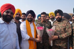 ਫਿਰੋਜ਼ਪੁਰ ਤੋਂ ਲੇਹ-ਲੱਦਾਖ ਲਈ ਰਵਾਨਾ ਹੋ ਰਹੀ 21 ਸਿੱਖ ਰੈਜੀਮੈਂਟ ਦਾ ਵਿਧਾਇਕ ਲਾਲਪੁਰਾ ਵੱਲੋਂ ਨਿੱਘਾ ਸਵਾਗਤ