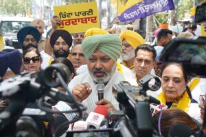 ਮੁੱਖ ਮੰਤਰੀ ਭਗਵੰਤ ਸਿੰਘ ਮਾਨ ਨੂੰ ਨਿਸ਼ਾਨਾ ਬਣਾਉਣ ਵਾਲੀ ਫਰਜ਼ੀ ਵੀਡੀਓ ਫੈਲਾ ਕੇ ਅਕਾਲੀ ਦਲ ਦੀਆਂ ਪੰਥ ਵਿਰੋਧੀ ਅਤੇ ਪੰਜਾਬ ਵਿਰੋਧੀ ਗਤੀਵਿਧੀਆਂ ਖ਼ਿਲਾਫ਼ ਆਪ ਨੇ ਸੂਬਾ ਪੱਧਰੀ ਪ੍ਰਦਰਸ਼ਨ ਕੀਤਾ