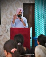 ਕਰਮਜੀਤ ਸਿੰਘ ਰਿੰਟੂ ਨੇ ਮਜੀਠਾ ਰੋਡ ‘ਤੇ ਮਾਵਾਂ-ਧੀਆਂ ਸਤਿਕਾਰ ਯੋਜਨਾ ਦੀ ਸ਼ੁਰੂਆਤ ਕੀਤੀ