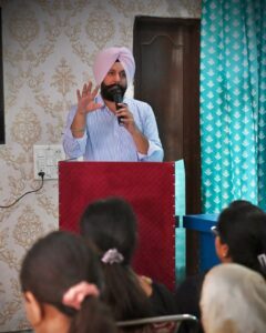 ਕਰਮਜੀਤ ਸਿੰਘ ਰਿੰਟੂ ਨੇ ਮਜੀਠਾ ਰੋਡ ‘ਤੇ ਮਾਵਾਂ-ਧੀਆਂ ਸਤਿਕਾਰ ਯੋਜਨਾ ਦੀ ਸ਼ੁਰੂਆਤ ਕੀਤੀ