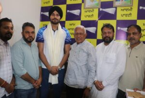 ਮੰਤਰੀ ਗੋਇਲ ਵੱਲੋਂ ਹਲਕਾ ਲਹਿਰਾ ਦਾ ਵਾਲੀਬਾਲ ਇੰਟਰਨੈਸ਼ਨਲ ਖਿਡਾਰੀ ਸਨਮਾਨਿਤ