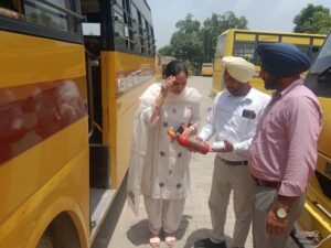 ਰੀਜਨਲ ਟਰਾਂਸਪੋਰਟ ਅਫ਼ਸਰ ਮਨਜੀਤ ਕੌਰ ਵੱਲੋਂ ਓਵਰਲੋਡ ਵਾਹਨਾਂ ਖ਼ਿਲਾਫ਼ ਸਖ਼ਤ ਕਾਰਵਾਈ; ਸਕੂਲ ਬੱਸਾਂ ਦੀ ਵੀ ਕੀਤੀ ਵਿਸ਼ੇਸ਼ ਚੈਕਿੰਗ