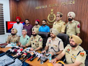 ਅੰਮ੍ਰਿਤਸਰ ਵਿੱਚ ਹੈਂਡ ਗ੍ਰੇਨੇਡ ਅਤੇ 3 ਆਧੁਨਿਕ ਰਾਈਫਲਾਂ ਬਰਾਬਦ; ਨਾਬਾਲਗ ਸਮੇਤ ਤਿੰਨ ਵਿਅਕਤੀ ਕਾਬੂ