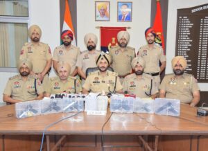 ਸਰਹੱਦ ਪਾਰੋਂ ਚੱਲ ਰਹੇ ਤਸਕਰੀ ਮਾਡਿਊਲ ਨਾਲ ਜੁੜੇ ਦੋ ਵਿਅਕਤੀ 6 ਅਧੁਨਿਕ ਪਿਸਤੌਲਾਂ, 1 ਕਿਲੋ ਹੈਰੋਇਨ, 10 ਹਜ਼ਾਰ ਰੁਪਏ ਦੀ ਡਰੱਗ ਮਨੀ ਸਮੇਤ ਕਾਬੂ