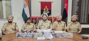 ਸਰਹੱਦ ਪਾਰੋਂ ਚੱਲ ਰਹੇ ਤਸਕਰੀ ਮਾਡਿਊਲ ਨਾਲ ਜੁੜੇ ਚਾਰ ਵਿਅਕਤੀ 5 ਪਿਸਤੌਲ, 2 ਕਿਲੋ ਹੈਰੋਇਨ ਅਤੇ 5 ਲੱਖ ਰੁਪਏ ਦੀ ਡਰੱਗ ਮਨੀ ਸਮੇਤ ਕਾਬੂ
