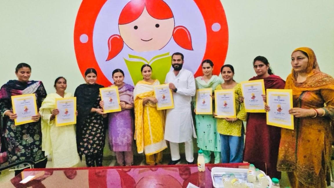 ਫਾਜ਼ਿਲਕਾ ਦੇ ਵਿਧਾਇਕ ਨੇ ਇਸਤਰੀ ਤੇ ਬਾਲ ਵਿਕਾਸ ਵਿਭਾਗ ਵੱਲੋਂ ਭਰਤੀ ਆਂਗਣਵਾੜੀ ਵਰਕਰਾਂ ਨੂੰ ਦਿੱਤੇ ਨਿਯੁਕਤੀ ਪੱਤਰ