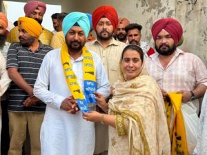 ਪਿੰਡ ਬਾਸੀਅਰਖ ਵਿਖੇ ਅਕਾਲੀ ਦਲ ਨੂੰ ਵੱਡਾ ਸਿਆਸੀ ਝਟਕਾ; ਆਦਰ ਸਿੰਘ ਤੇ ਰਣਧੀਰ ਸਿੰਘ ਨੰਬਰਦਾਰ ਸਮੇਤ ਦਰਜਨਾਂ ਸਾਥੀ ‘ਆਪ’ ਵਿੱਚ ਸ਼ਾਮਲ