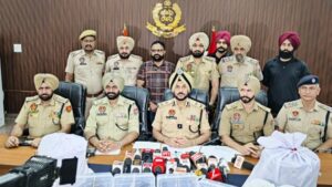ਅੰਮ੍ਰਿਤਸਰ ਵਿੱਚ ਫ਼ੌਜੀ ਜਵਾਨ ਸਮੇਤ ਸੱਤ ਗ੍ਰਿਫ਼ਤਾਰ, 14 ਪਿਸਤੌਲਾਂ ਅਤੇ 20 ਕਿਲੋ ਹੈਰੋਇਨ ਬਰਾਮਦ
