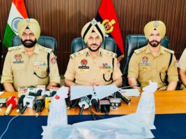 ਸਰਹੱਦ ਪਾਰਲੇ ਹਥਿਆਰ ਅਤੇ ਵਿਸਫ਼ੋਟਕ ਤਸਕਰੀ ਨੈੱਟਵਰਕ ਦਾ ਪਰਦਾਫ਼ਾਸ਼; ਇੱਕ ਏਕੇ-47 ਰਾਈਫ਼ਲ, ਦੋ ਹੈਂਡ ਗ੍ਰਨੇਡਾਂ ਸਮੇਤ ਇੱਕ ਵਿਅਕਤੀ ਕਾਬੂ