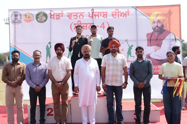 ਚੇਅਰਮੈਨ ਦਲਵੀਰ ਸਿੰਘ ਢਿੱਲੋਂ ਨੇ ਖੇਡ ਮੈਦਾਨ ਵਿੱਚ ਪਹੁੰਚ ਕੇ ਖਿਡਾਰੀਆਂ ਦੀ ਕੀਤੀ ਹੌਸਲਾ ਅਫ਼ਜ਼ਾਈ